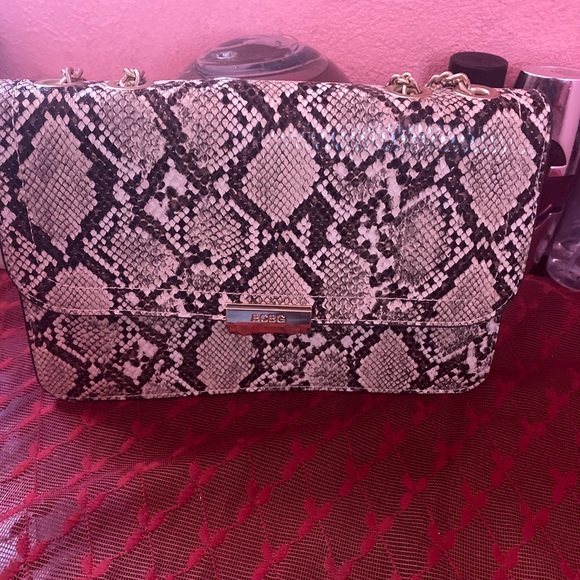 - Purse - Picture 2 of 3